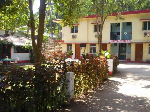 Hotel main building with barrestaurant counter